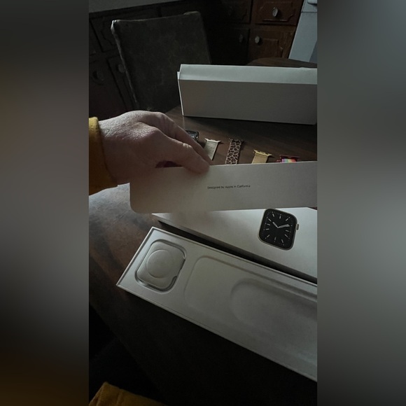 Apple Watch-6 Series 44MM Gold - Picture 12 of 13